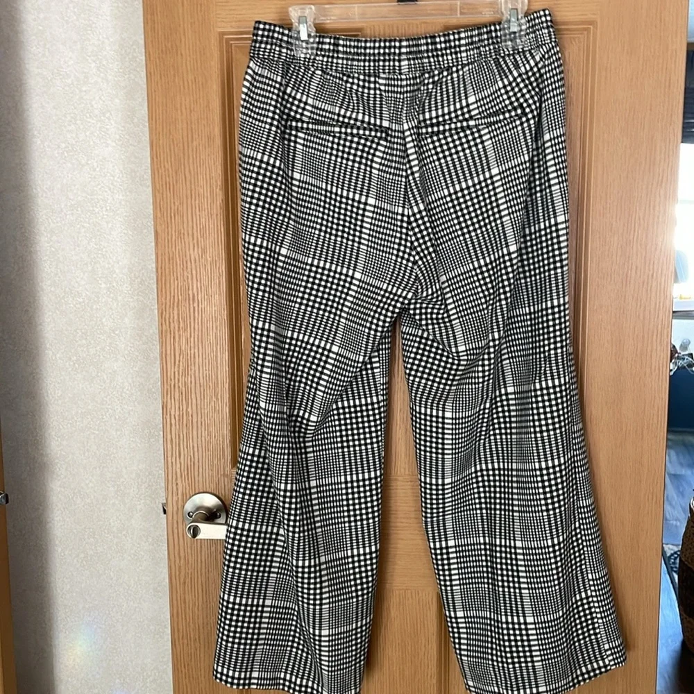 Old Navy elastic waist, wide leg, 2 pocket, polyester pants - Picture 5 of 6